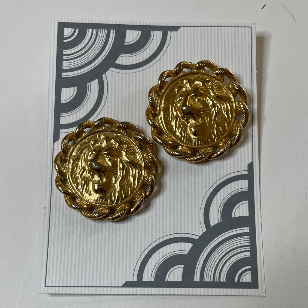 Vintage Gold Tone Lion Head Pierced Earrings